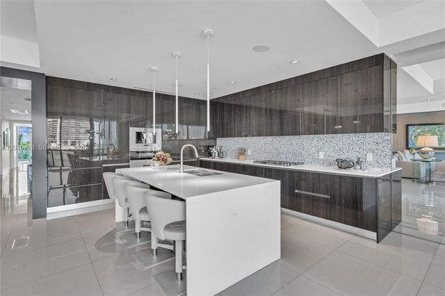 3300 NE 188th Street 318, Aventura, FL 33180