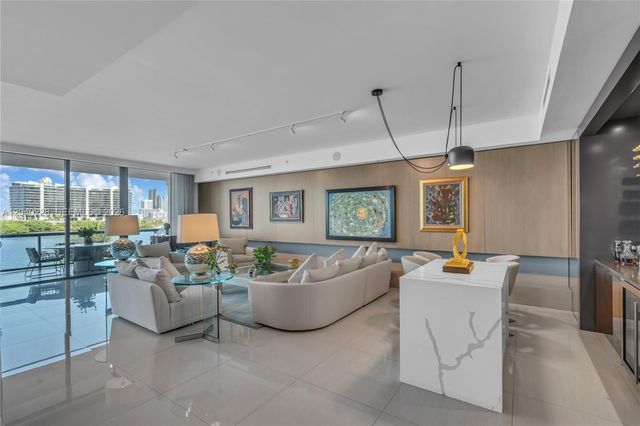 3300 NE 188th Street 318, Aventura, FL 33180
