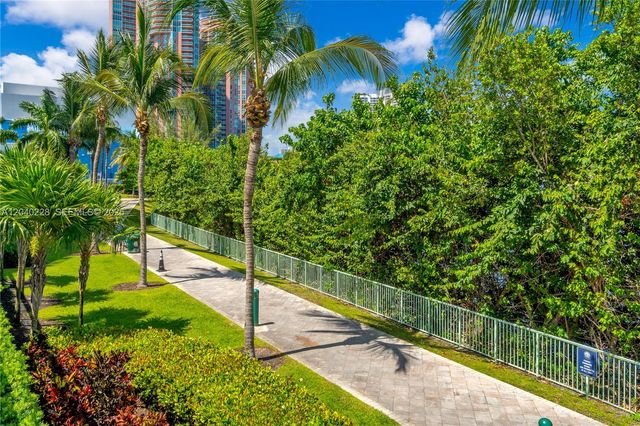 3300 NE 188th Street 318, Aventura, FL 33180