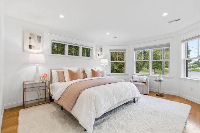 148 Pine St, Newton, MA 02466