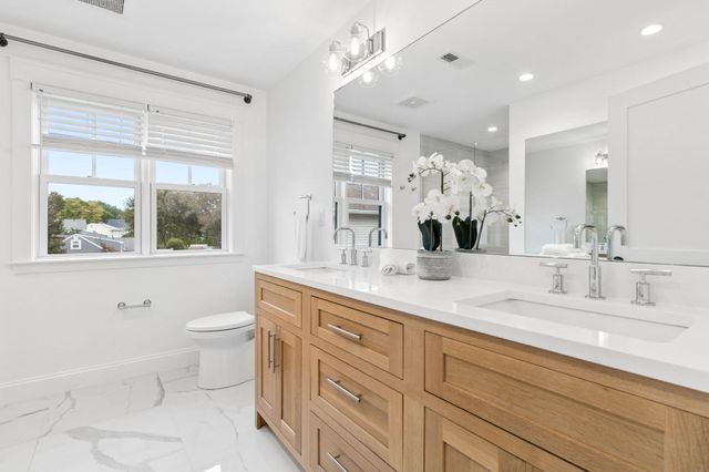 148 Pine St, Newton, MA 02466