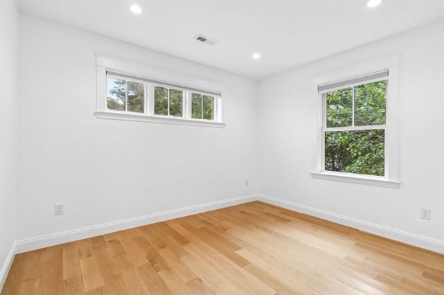 148 Pine St, Newton, MA 02466
