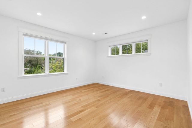 148 Pine St, Newton, MA 02466