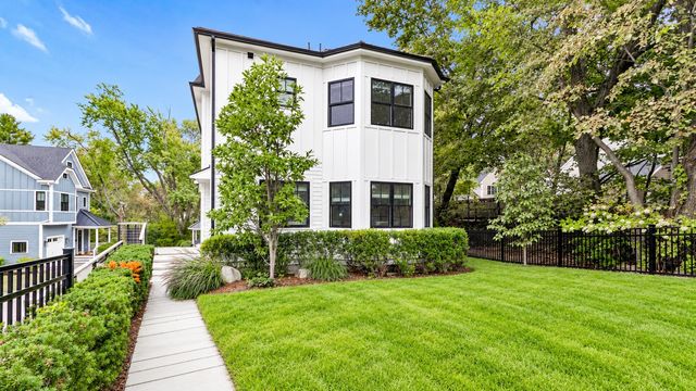148 Pine St, Newton, MA 02466