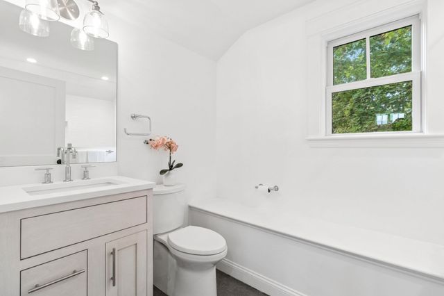 148 Pine St, Newton, MA 02466