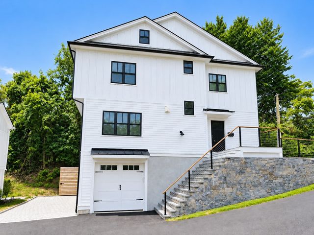 148 Pine St, Newton, MA 02466