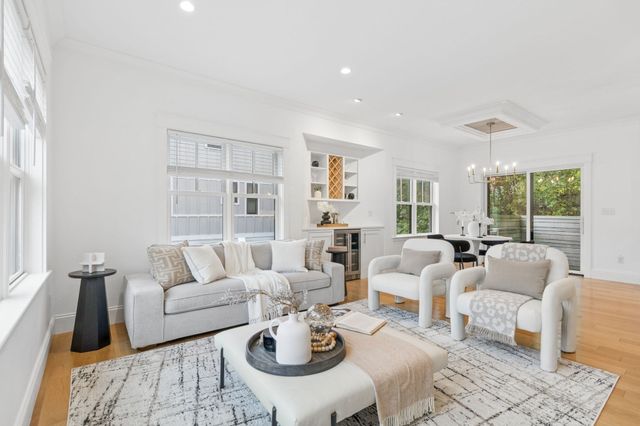 148 Pine St, Newton, MA 02466