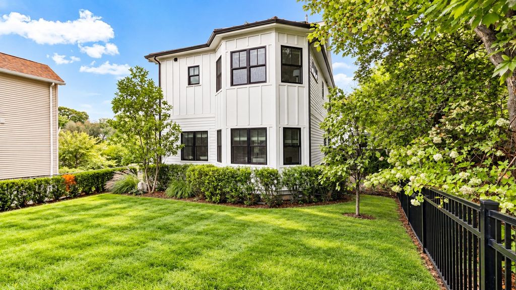 148 Pine St, Newton, MA 02466