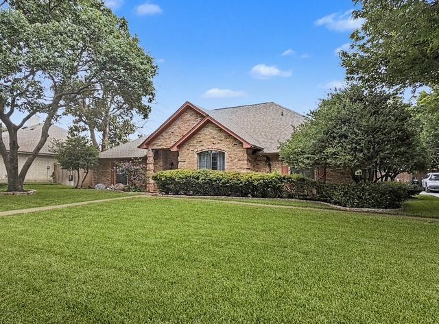 3658 Snow Creek Drive, Fort Worth, TX 76008