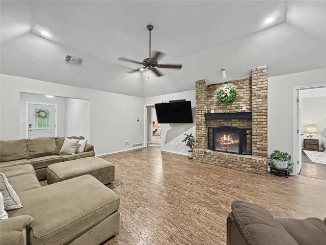 3658 Snow Creek Drive, Fort Worth, TX 76008