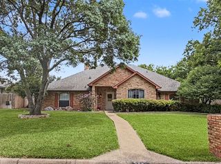 3658 Snow Creek Drive, Fort Worth, TX 76008