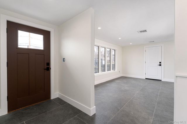 2547 Army Place, Bellmore, NY 11710