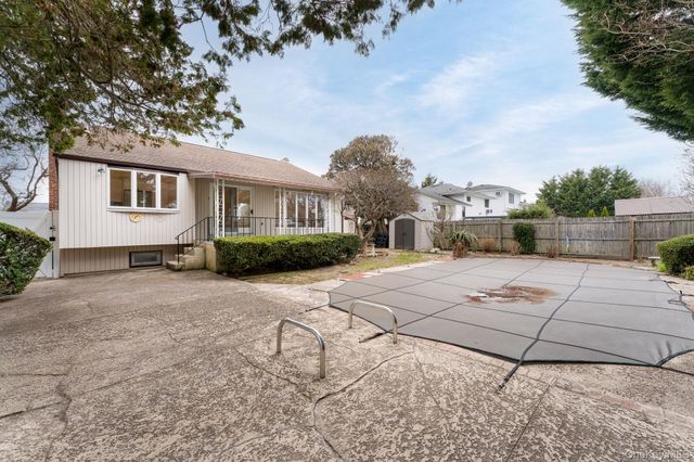 2547 Army Place, Bellmore, NY 11710