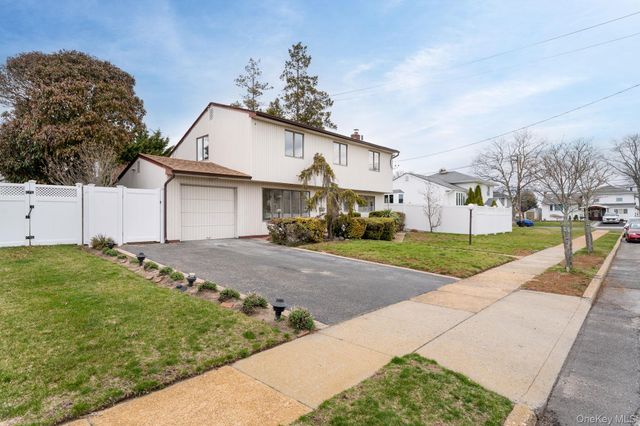 2547 Army Place, Bellmore, NY 11710