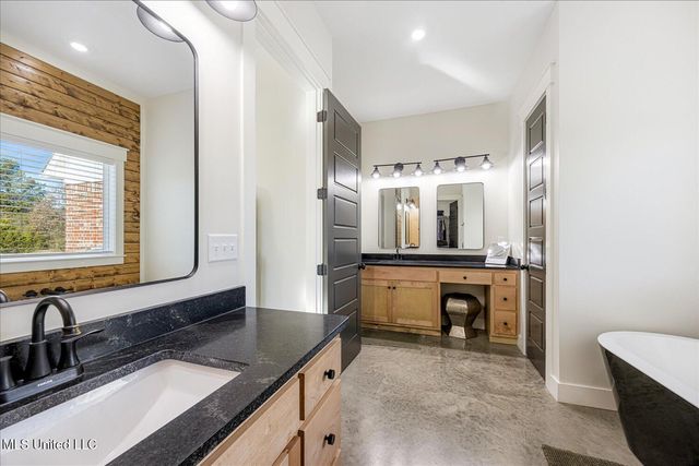 8811 Cole Road, Olive Branch, MS 38654