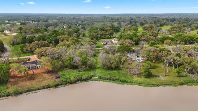 21502 Chenango Lake Drive, Angleton, TX 77515