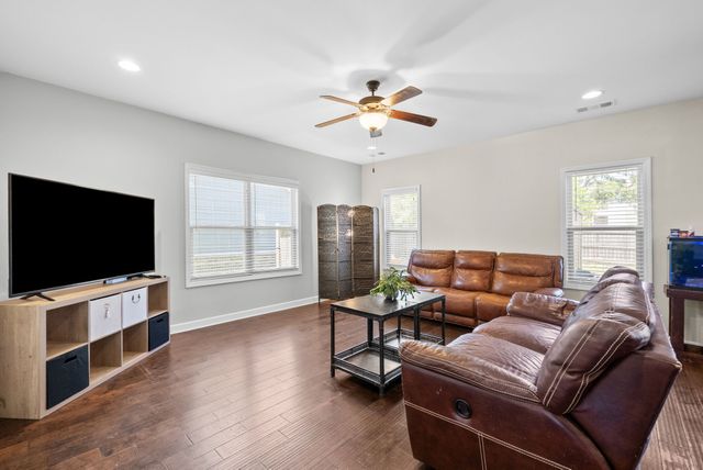 84 Nokes Dr, Hendersonville, TN 37075