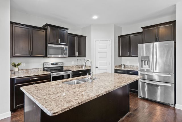 84 Nokes Dr, Hendersonville, TN 37075