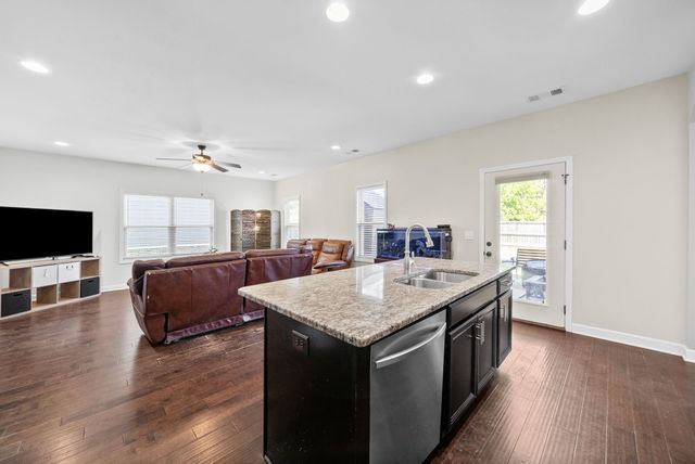 84 Nokes Dr, Hendersonville, TN 37075