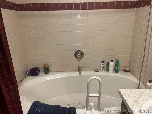 16780 N Ash Road, Morris, OK 74445