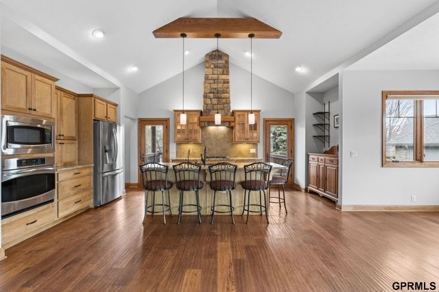 21729 Ridge Circle, Elkhorn, NE 68022