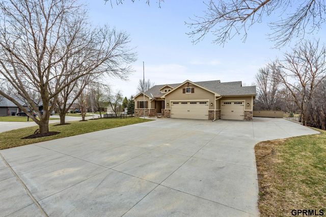 21729 Ridge Circle, Elkhorn, NE 68022