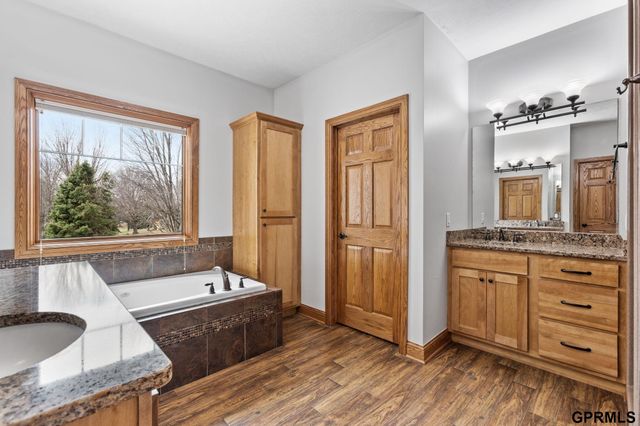 21729 Ridge Circle, Elkhorn, NE 68022