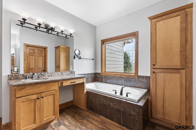 21729 Ridge Circle, Elkhorn, NE 68022