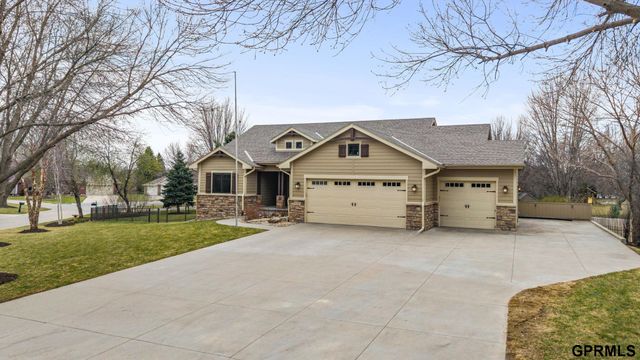 21729 Ridge Circle, Elkhorn, NE 68022