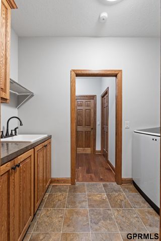 21729 Ridge Circle, Elkhorn, NE 68022