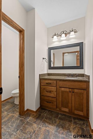 21729 Ridge Circle, Elkhorn, NE 68022