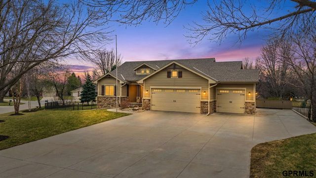 21729 Ridge Circle, Elkhorn, NE 68022