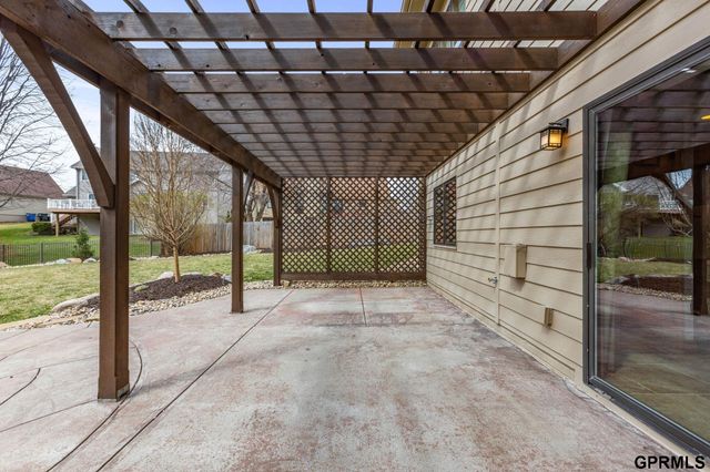 21729 Ridge Circle, Elkhorn, NE 68022