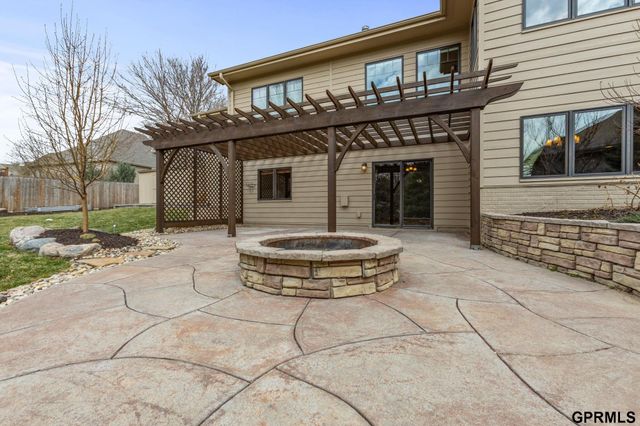 21729 Ridge Circle, Elkhorn, NE 68022