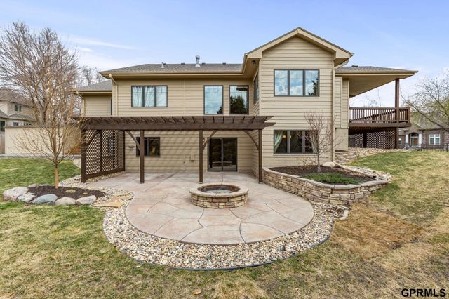 21729 Ridge Circle, Elkhorn, NE 68022