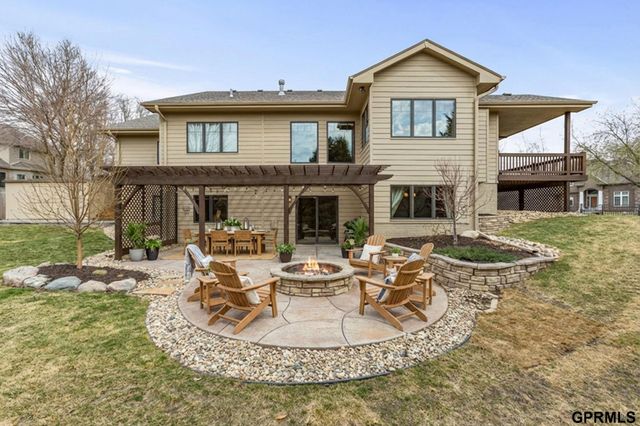 21729 Ridge Circle, Elkhorn, NE 68022