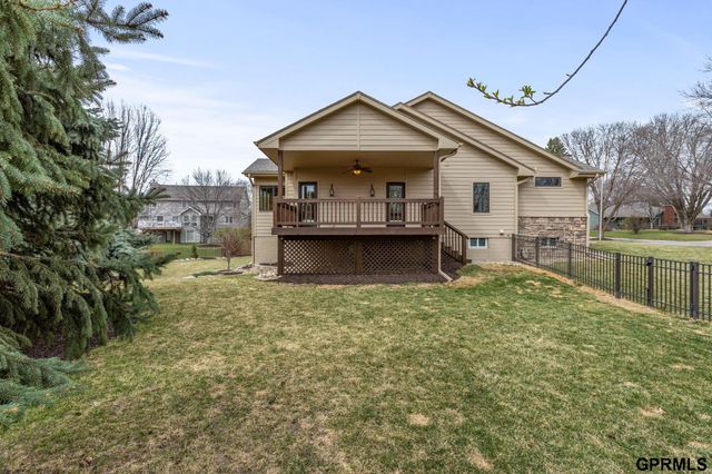 21729 Ridge Circle, Elkhorn, NE 68022