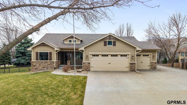 21729 Ridge Circle, Elkhorn, NE 68022