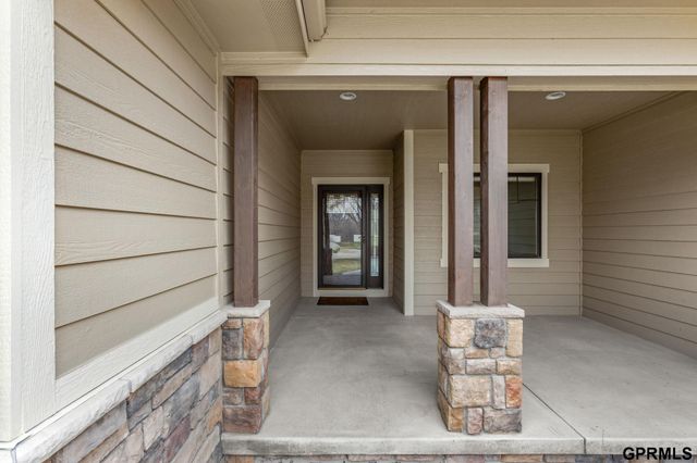 21729 Ridge Circle, Elkhorn, NE 68022