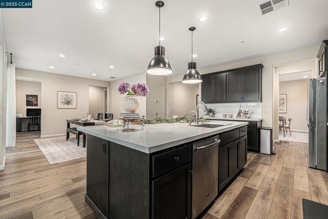 208 Littleton St, Oakley, CA 94561