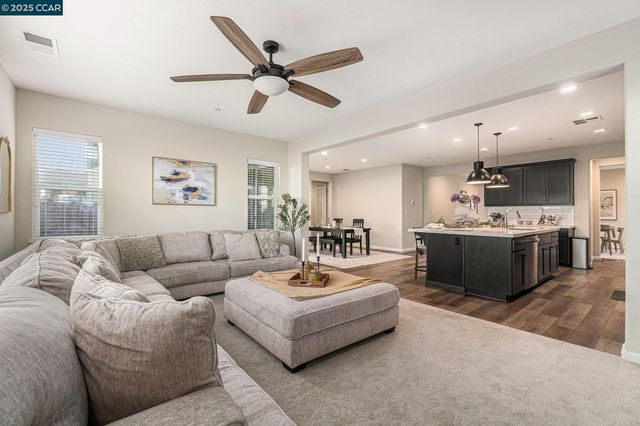 208 Littleton St, Oakley, CA 94561