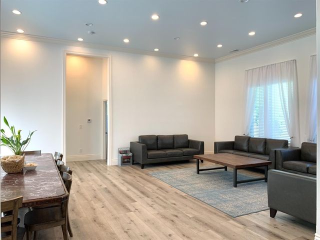 6371 N Milburn Avenue, Fresno, CA 93722