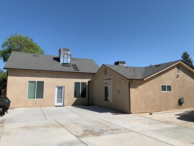 6371 N Milburn Avenue, Fresno, CA 93722