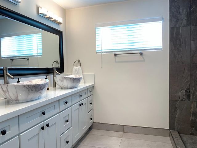 6371 N Milburn Avenue, Fresno, CA 93722