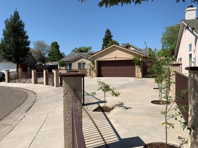 6371 N Milburn Avenue, Fresno, CA 93722