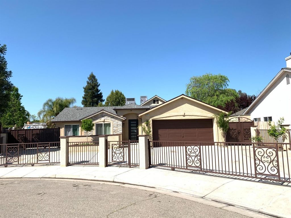 6371 N Milburn Avenue, Fresno, CA 93722