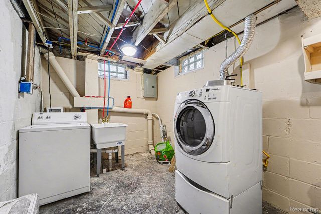 16814 Strathmoor Street, Detroit, MI 48235