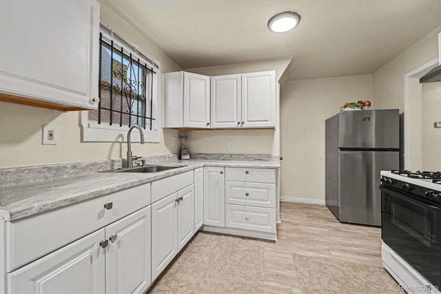 16814 Strathmoor Street, Detroit, MI 48235