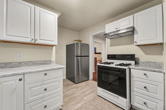 16814 Strathmoor Street, Detroit, MI 48235