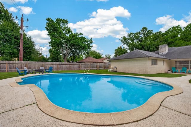 116 Flag Drive W, Lake Jackson, TX 77566